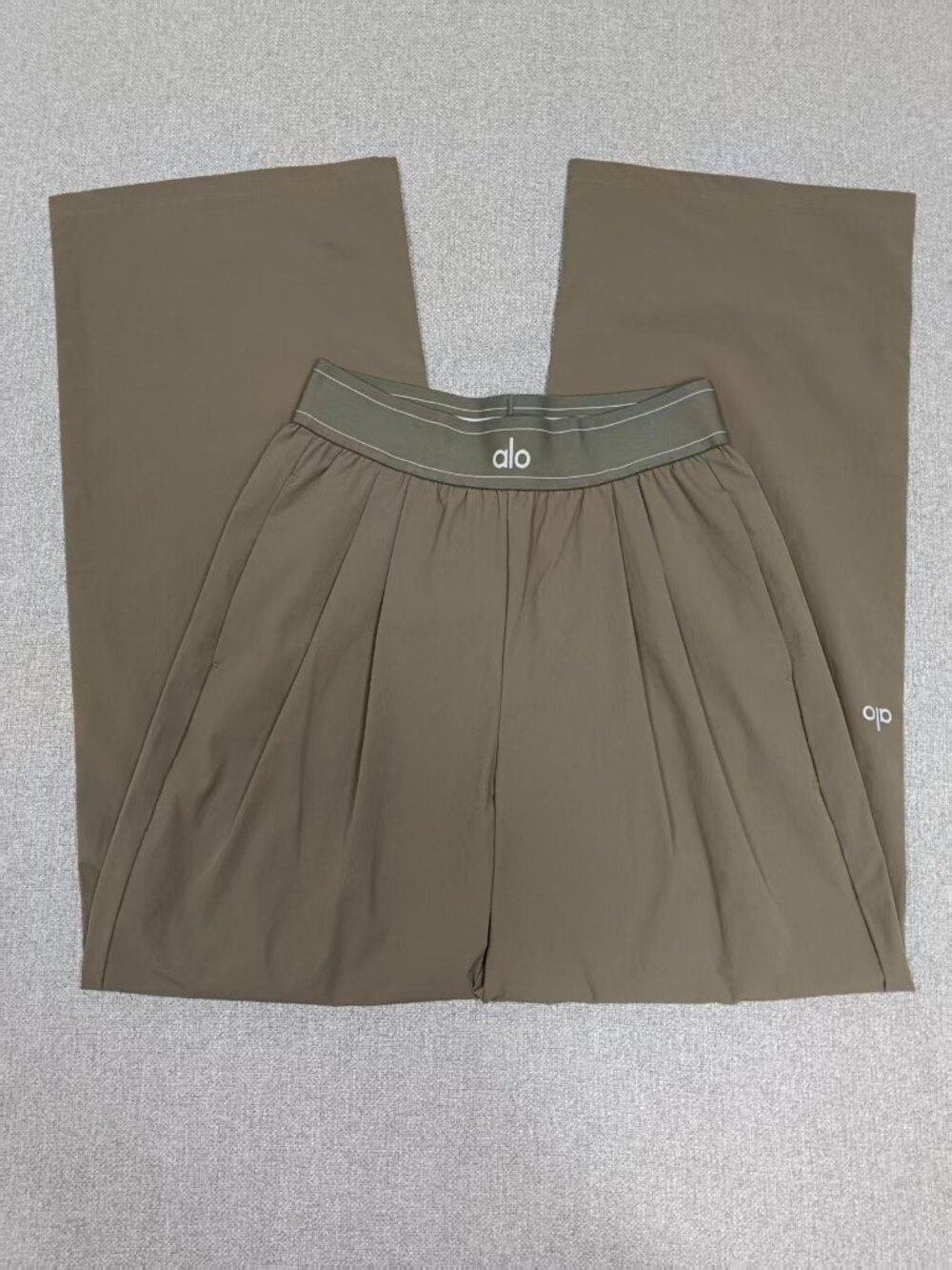 Olive ALO Yoga Suit Up Trouser🔥Wide-Leg,Regular Limited,30” Inseam👼Chic,New - Picture 5 of 7
